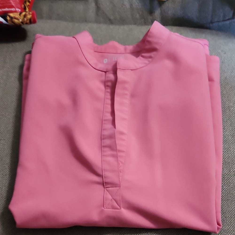 Figs Rafaela Top In Neon Pink